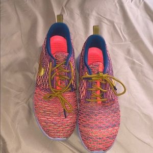 Women’s Roshes size 7